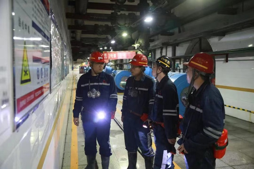 图三：“党员巡查小分队”举行清静检查。。。。。。。。.jpg