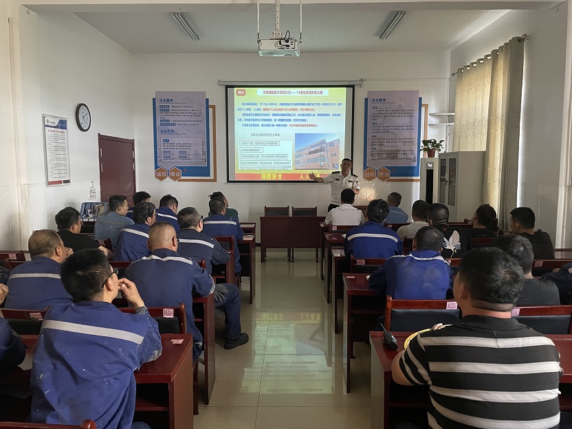 图二  教育培训，，，，，，，提升能力 超凡娱乐官网煤矿生产运营公司袁大滩选煤厂  万小波  提供.jpg.jpg